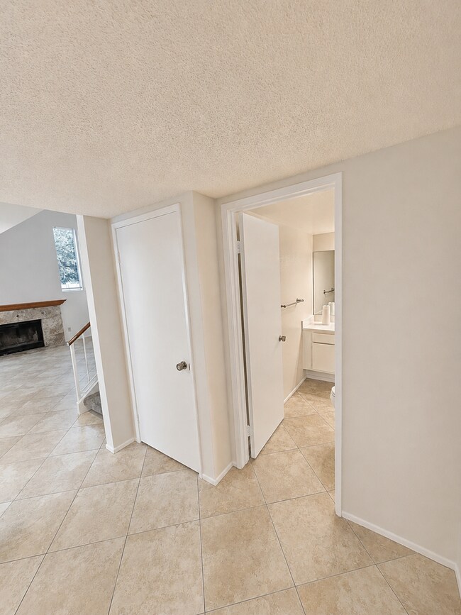 Building Photo - 3727 Mesa Oak Ln