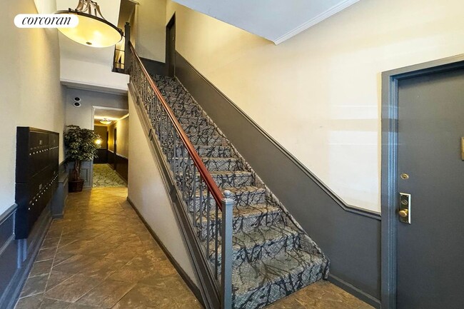 Building Photo - 105 W 77th St