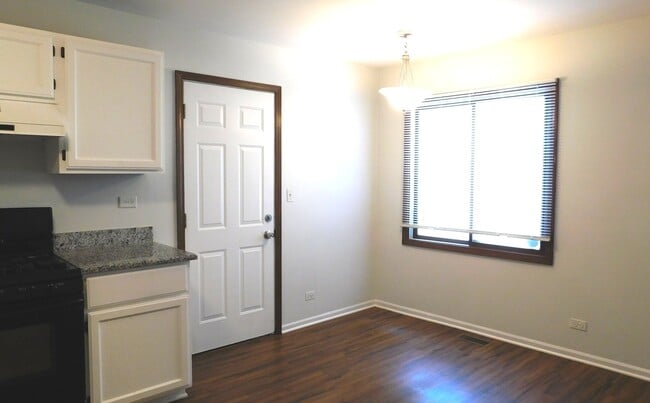 Building Photo - 1645 Hilton Head Dr