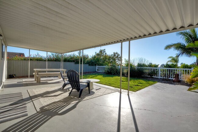 Building Photo - 254 Gloxina St