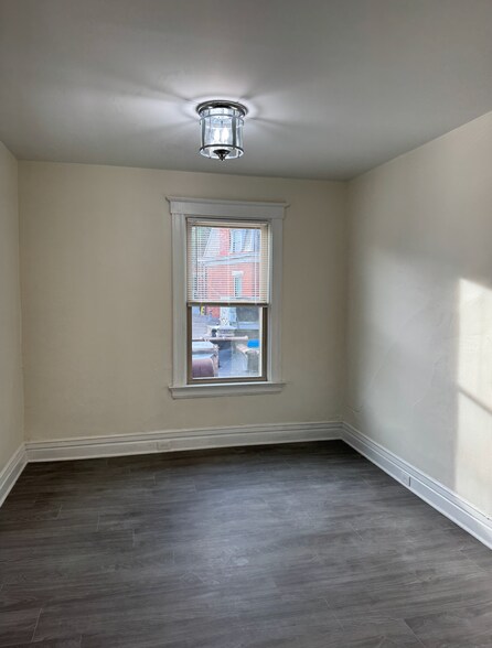 Living space - 1564 Chase Ave