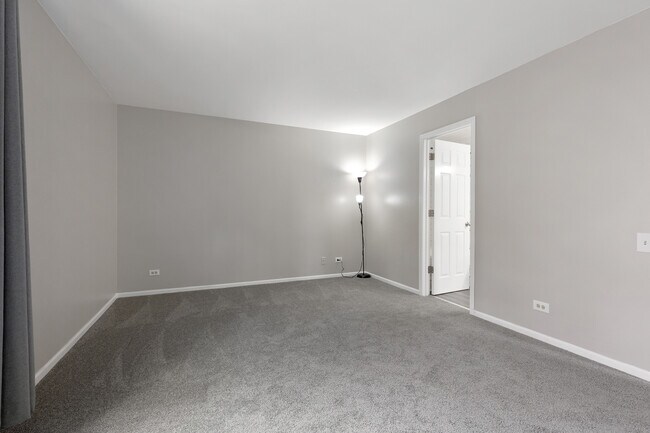 Building Photo - 215 Half Moon Cir
