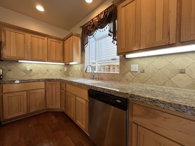 Building Photo - Beautiful 5 Bedroom Home + Office with Grand Entry, Gourmet Kitchen & Private Backyard