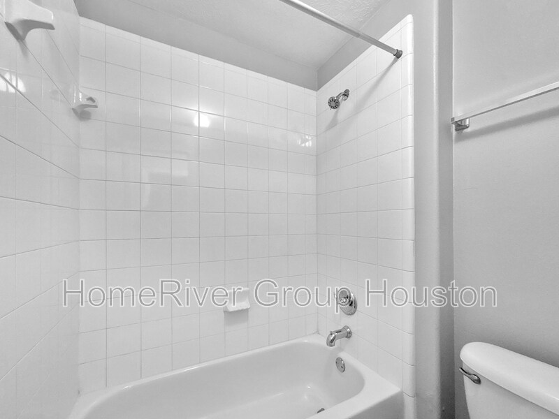 Building Photo - 835 Forest Ivy Ln