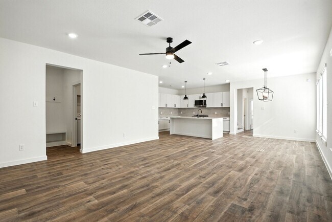 Building Photo - Elevated Living in Sundera at River Ranch | 4 Weeks Free