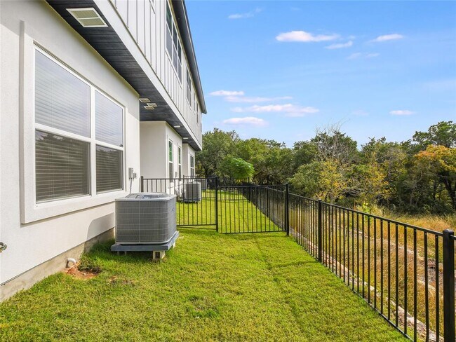 Building Photo - 12001 Vista Parke Dr