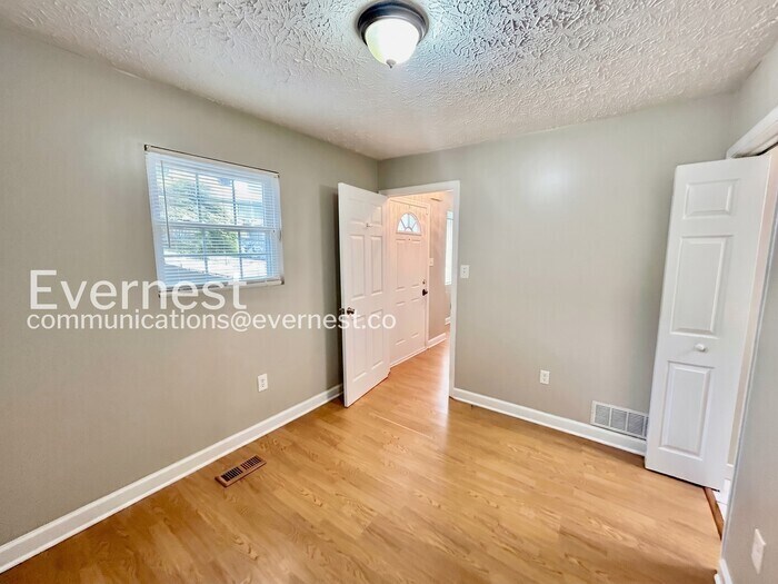 Building Photo - 2771 Skyland Dr NE