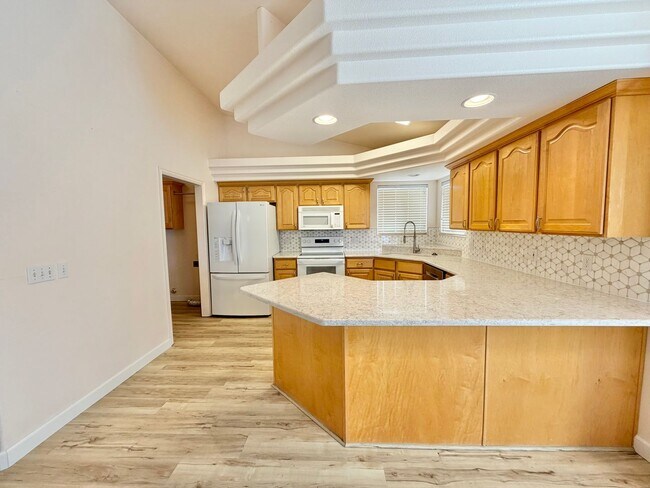Building Photo - 498 N 300 W