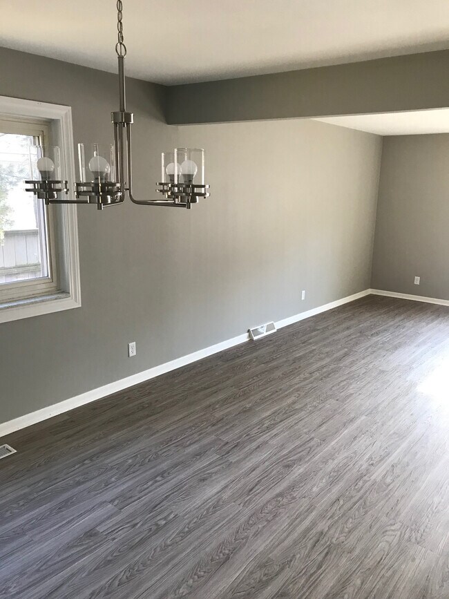 Building Photo - 435 E Woodlawn Pl