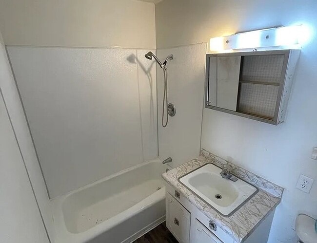 Building Photo - 3825 Robert Pl