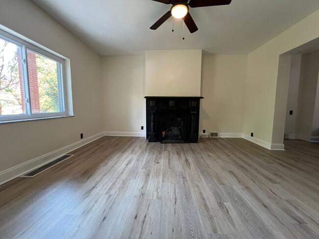 Building Photo - Stunning 4 bedroom 2.5 bathroom house  - B...