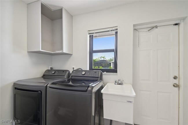 Building Photo - 1101 SW 51st Terrace