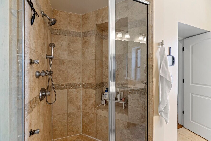 Building Photo - 5219 N Winthrop Ave