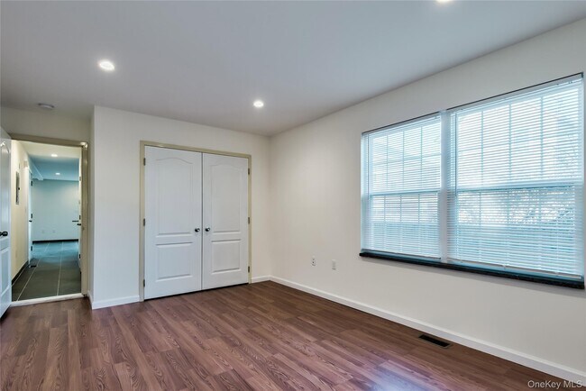 Building Photo - 36 Carney St