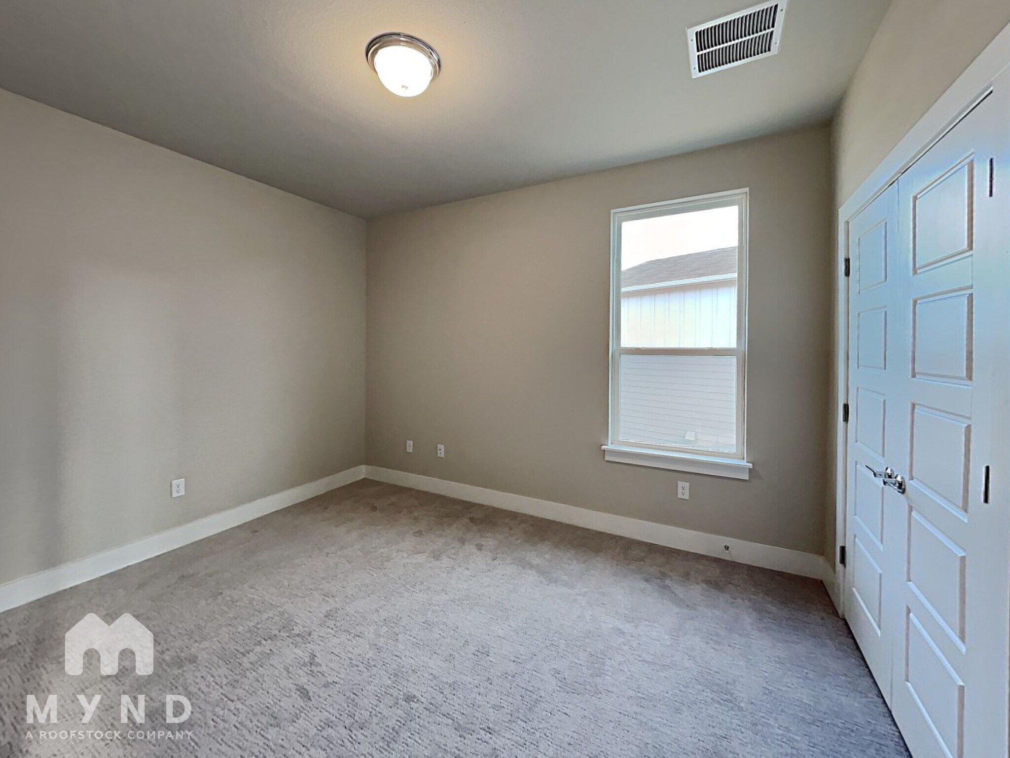 Building Photo - 1606 Roseburg Dr