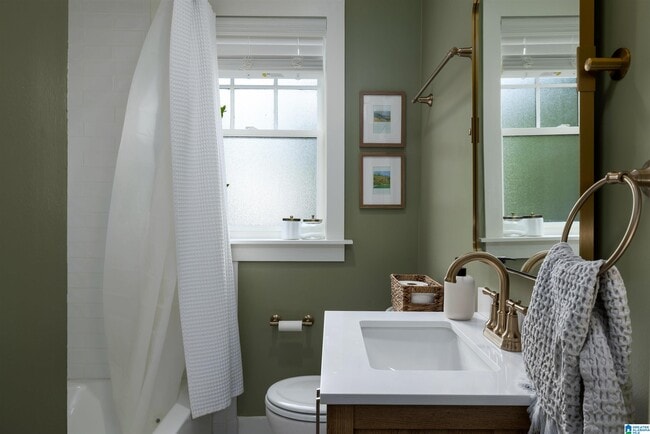 Building Photo - 1305 31st St S