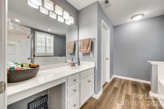 Building Photo - 928 Kite Dr