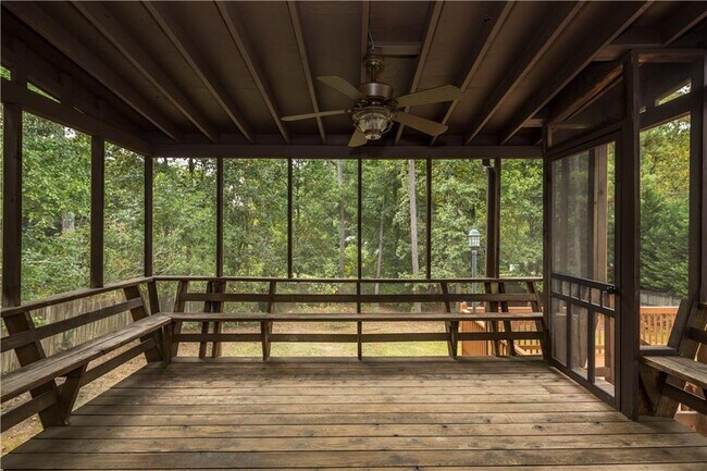 Building Photo - 3017 Greenfield Dr