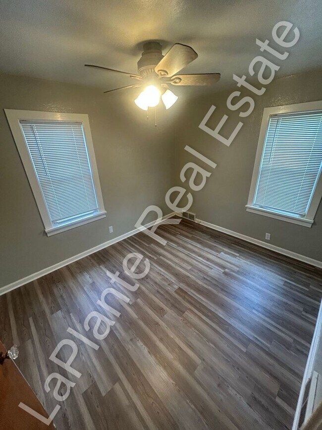 Building Photo - 1235 Glenview Rd