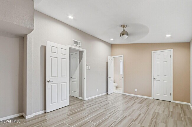 Building Photo - 10164 Dunbarton Dr