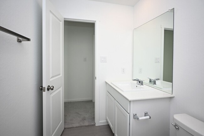 Building Photo - 7639 Varo Gln