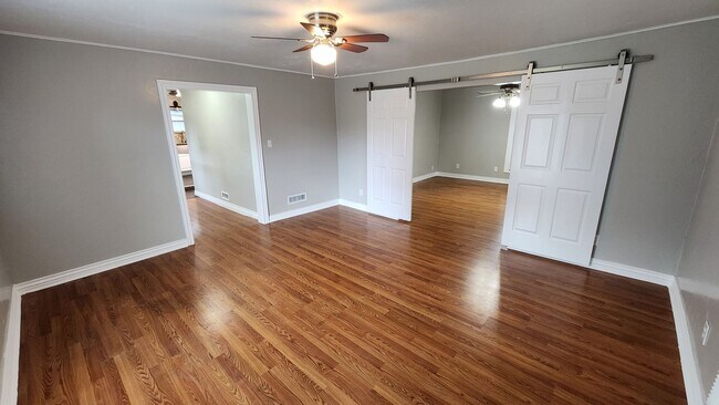 Building Photo - 4 bed 2 bath house in Edmond, OK next to UCO campus