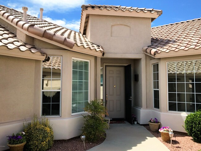 Building Photo - 890 S Golf View Dr