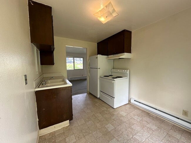 Primary Photo - Remodeled & Modern Living in a Vibrant Tac...