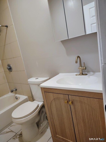 Building Photo - 1071 Pembroke St