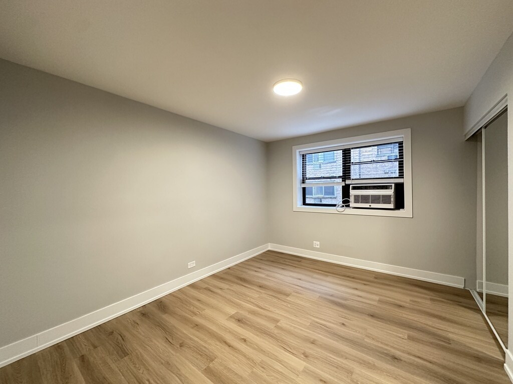 Building Photo - 516 W Aldine Ave