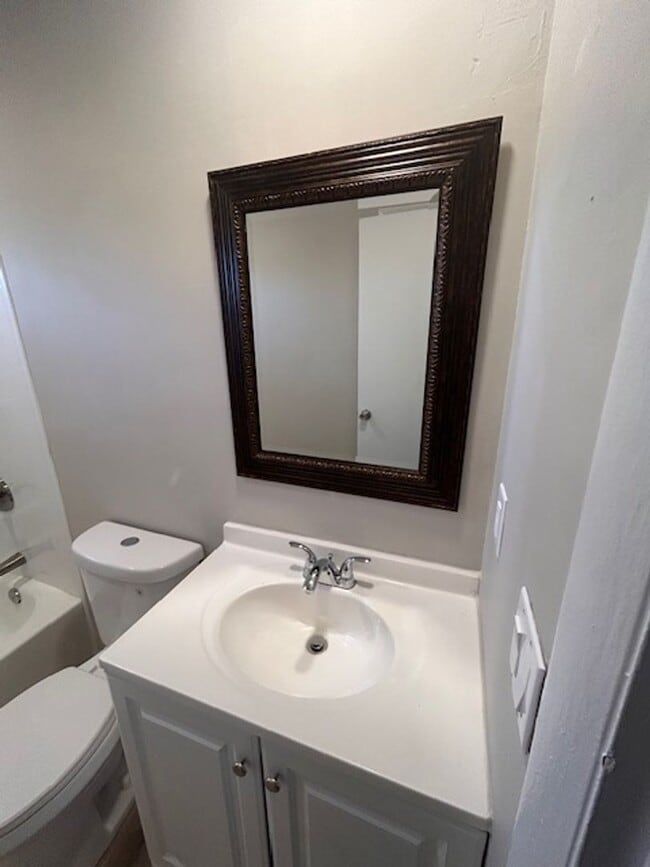 Building Photo - Cape Cod on Clay Mills Road!   251104