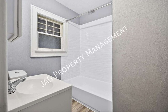 Building Photo - 2512 Park St