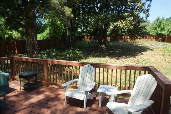 Building Photo - 2163 Lilac Ln