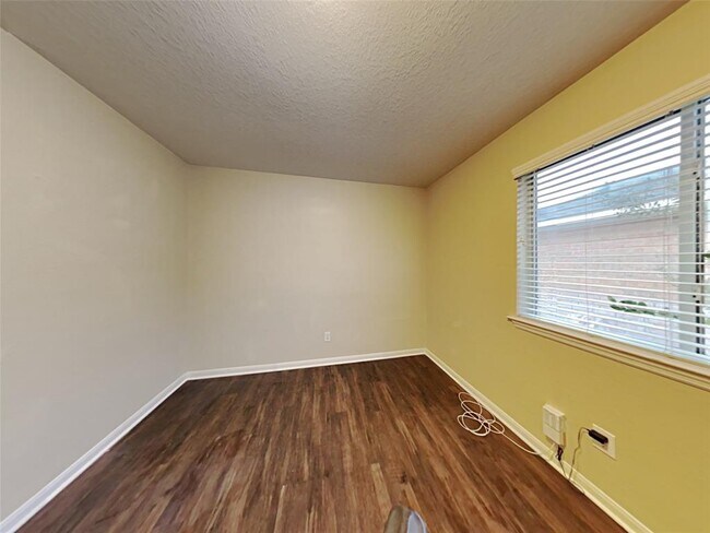 Building Photo - 3318 Falcon Trail Dr