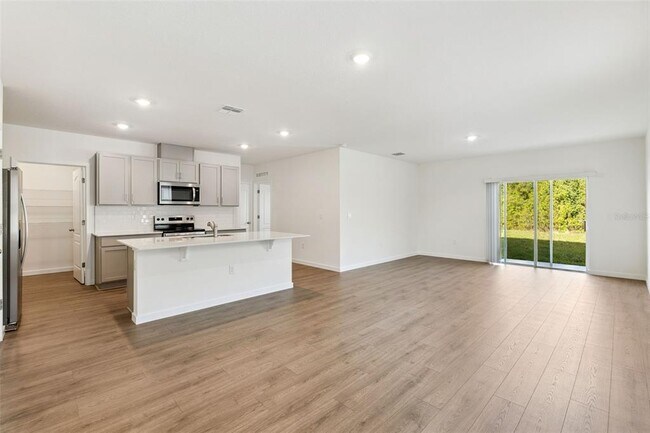 Building Photo - 2113 Walnut Crk Dr