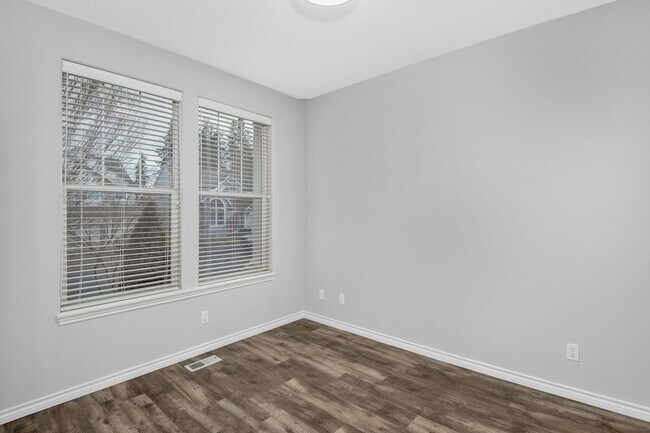 Building Photo - Discover Your Dream Home in Sterling Park!