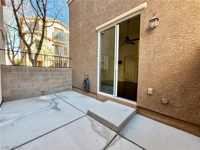 Building Photo - 1862 Hollywell St