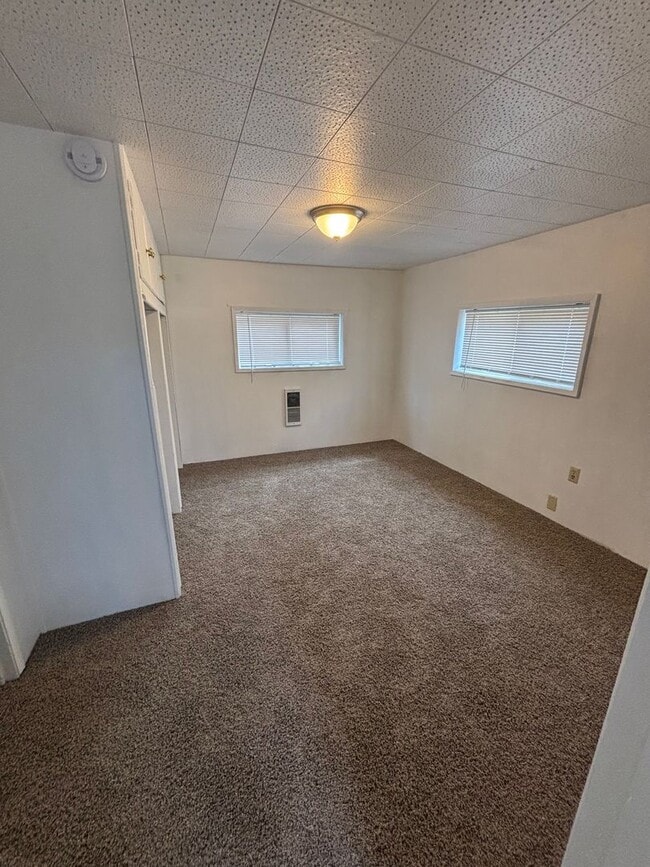 Building Photo - Great Home With Lots of Space