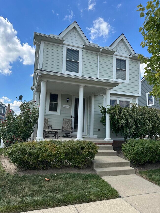 Building Photo - 806 Adams St