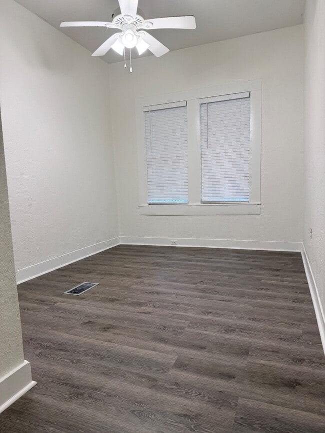 Building Photo - 400 N 37th Ave