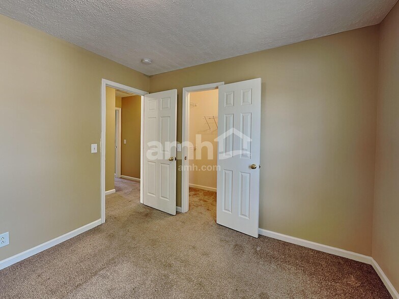 Building Photo - 1000 Brianne Ct