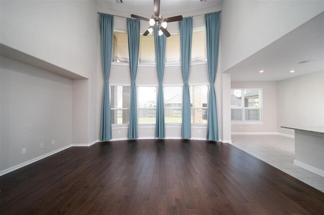 Building Photo - 4715 Hollow Tree Dr