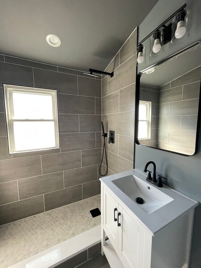 Building Photo - 1531 S Harding Ave