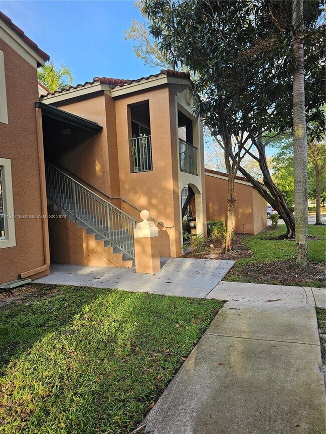 Building Photo - 4832 N State Rd 7