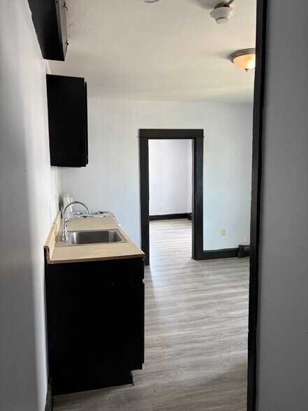 Building Photo - 36 Lake St