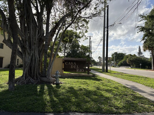 Building Photo - 460 NW 20th St