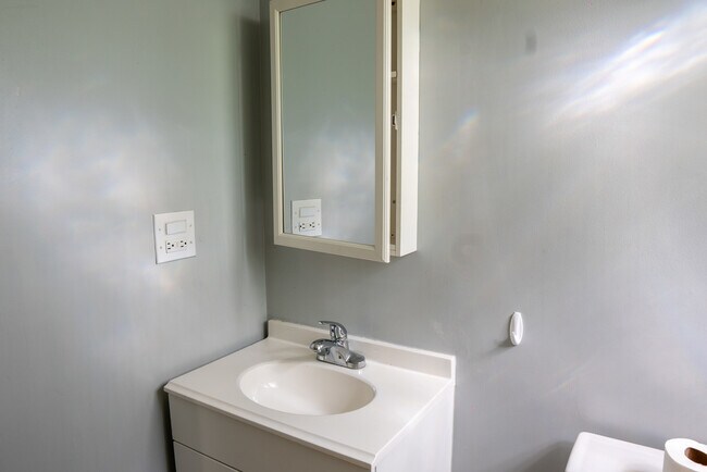 Building Photo - 9733 Karlov Ave