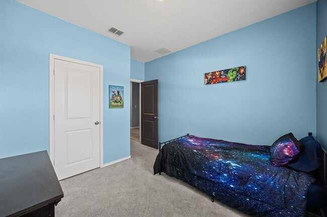 Building Photo - 2402 Sunray Ct