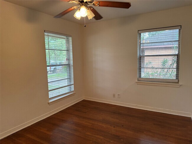 Building Photo - 4013 Newshire Dr