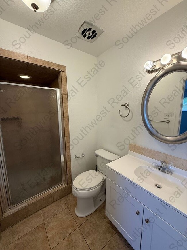 Building Photo - Spacious 4 bedroom 2 bath brick home